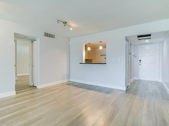 5th image of 2651 S Course Dr APT 109