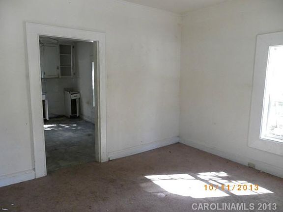 4th image of 957 Steele St
