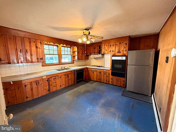 4th image of 211 E Lillian St