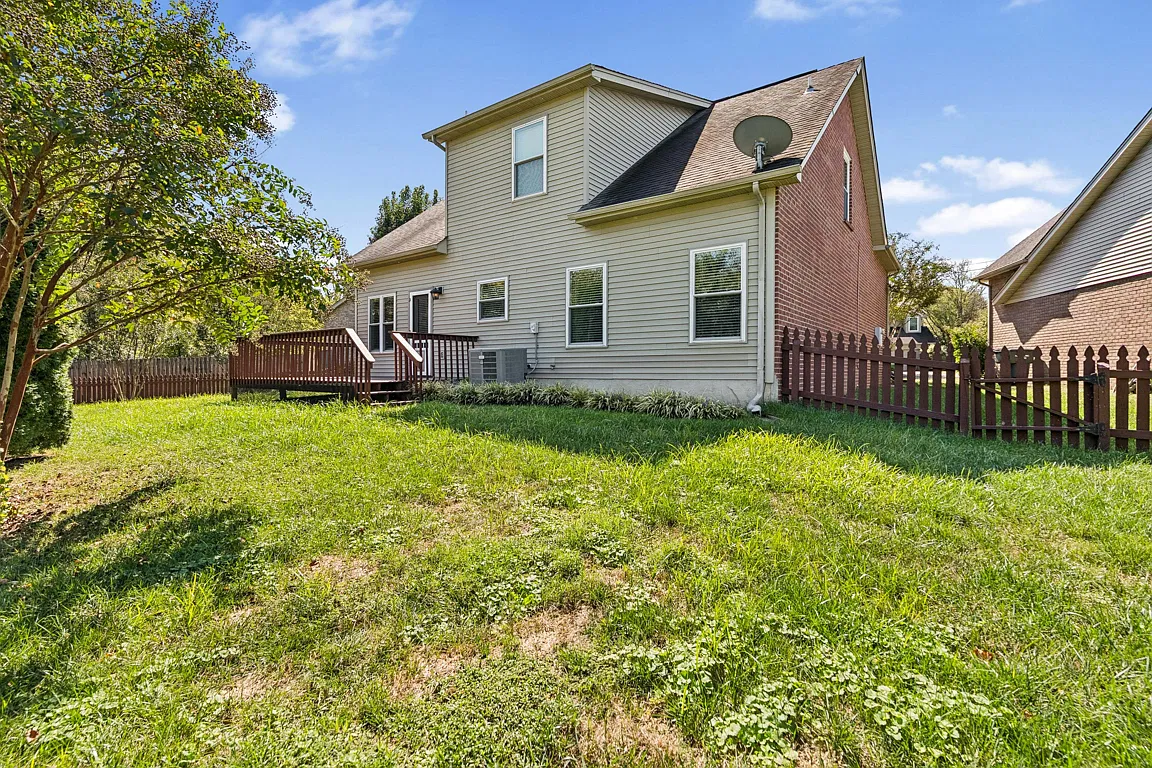 3 bed, 2.5 bath, 1878 sqft, $2,600 — Photo 3