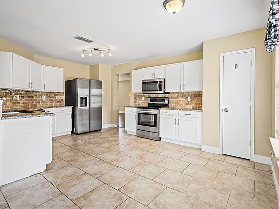 4th image of 6021 McKaskle Dr