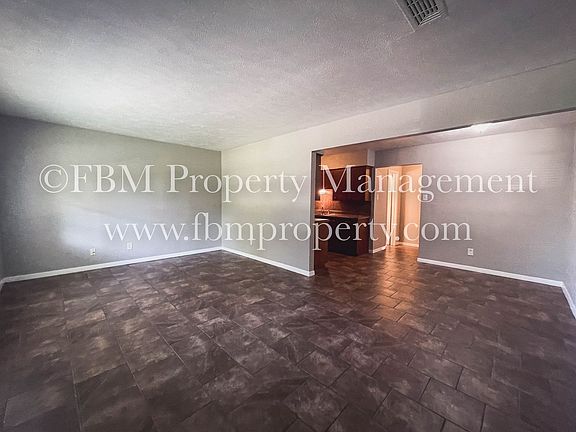 2nd image of 300.5 Almond St