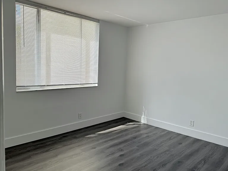 Somerset Grove Apartments — Photo 10