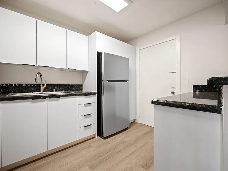 8107 SW 72nd Ave #413E — Photo 10