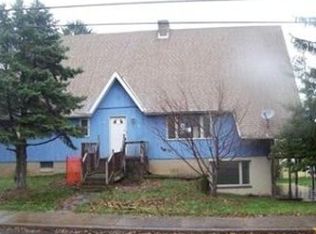 7 W 2nd St, Alburtis, PA 18011