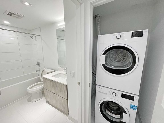 3rd image of 395 Bloor St E #1506