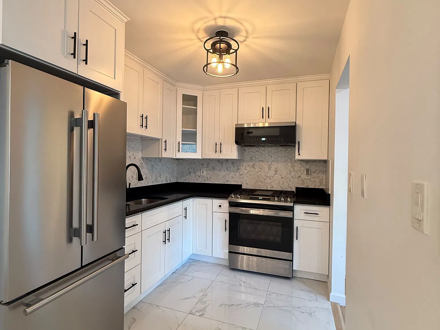 2 bed, 2300 sqft, $2,800 — Photo 2