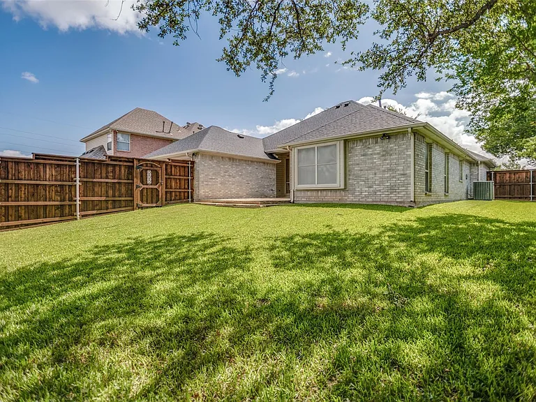 3808 Belton Dr — Photo 5