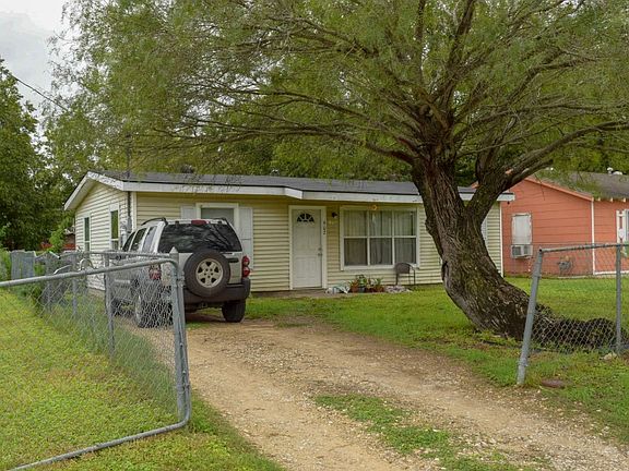 3rd image of 902 Clovis Pl
