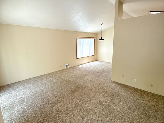 3rd image of 5450-5452 N Hills Dr #5454