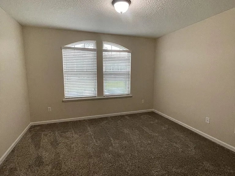 41 Nelson Ln — Photo 4