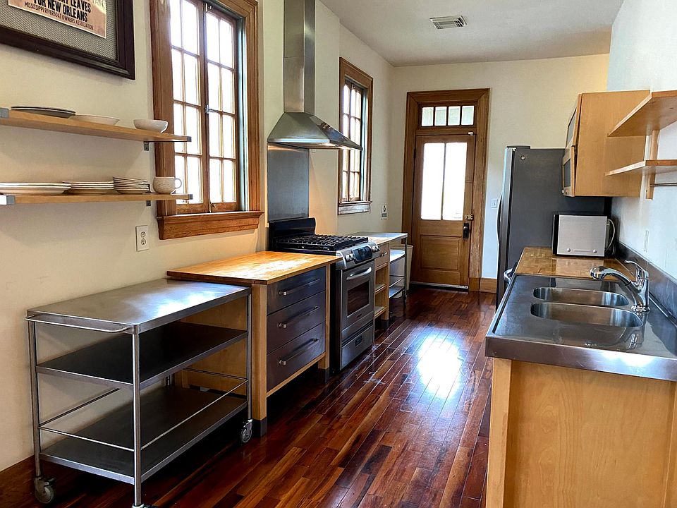Galley Kitchen that is very functional