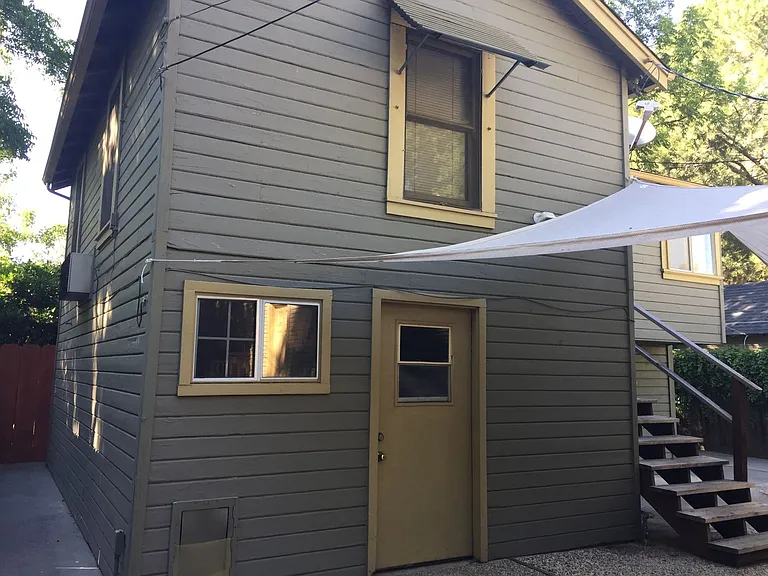 484 1/2 E 3rd Ave — Photo 1