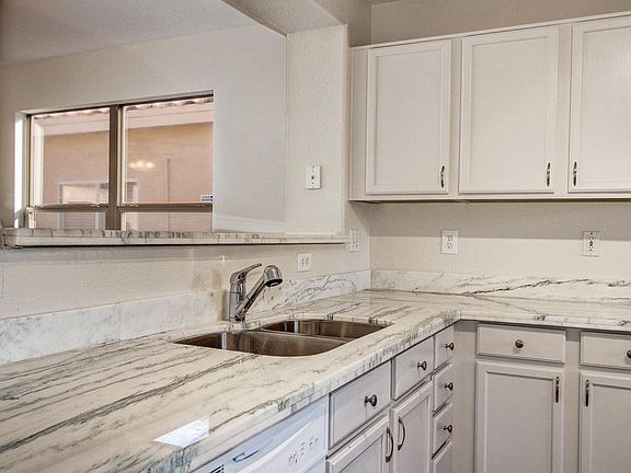 4th image of 653 S Heritage Dr