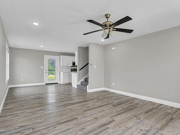 4th image of 3322 SE Long St