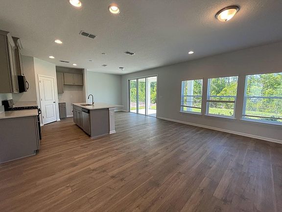 4th image of 206 Starnberg Ct