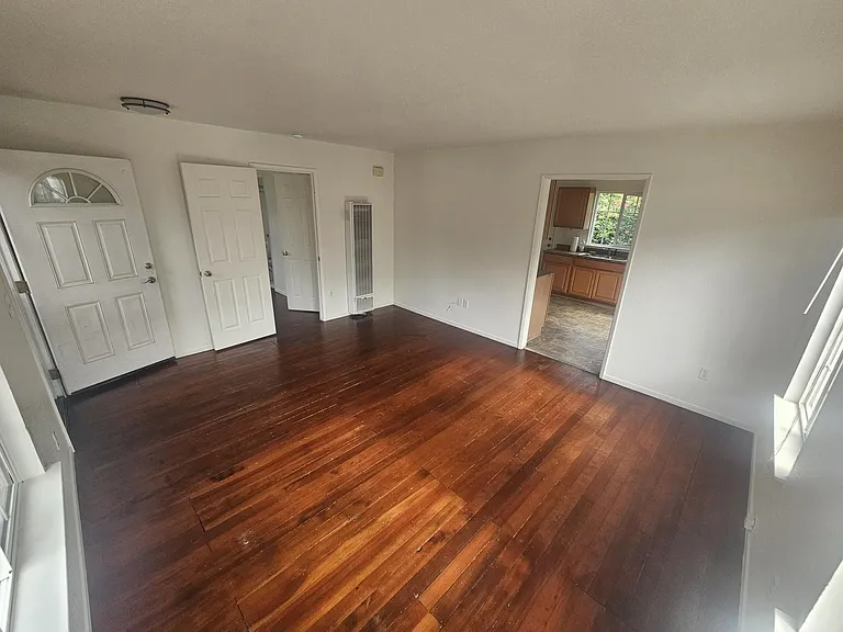 908 Pacific St — Photo 4