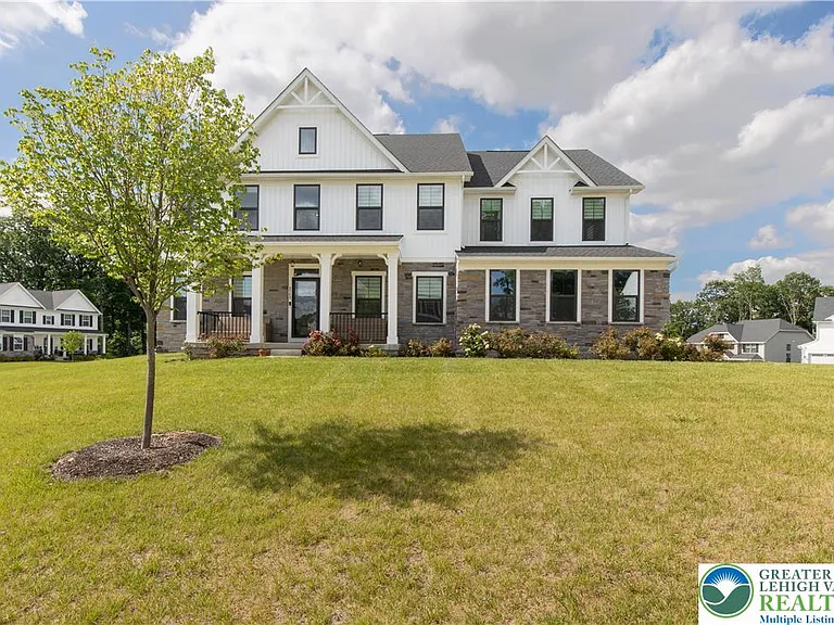 8548 Lafayette Ln — Photo 2