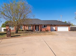 6201 Woodcreek Ct, Warr Acres, OK 73122