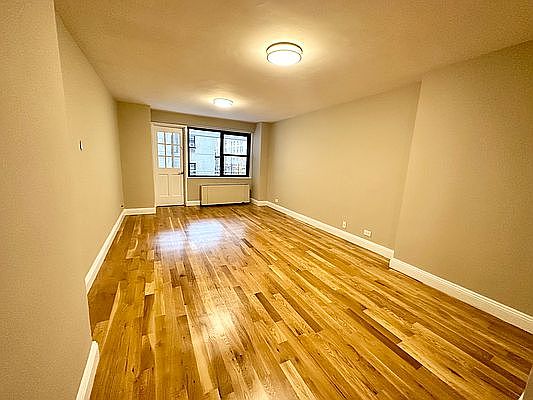 1st image of 305 E 86th St Front 2P