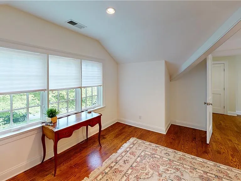 Sitting area in primary suite