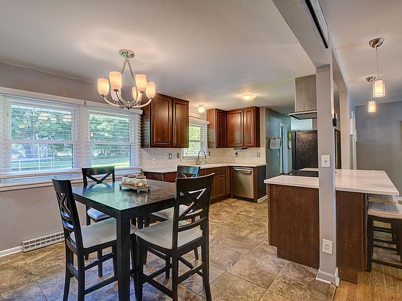 4th image of 17200 Brooklawn Dr