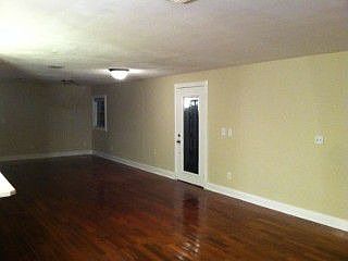 3rd image of 522 E Davis Blvd