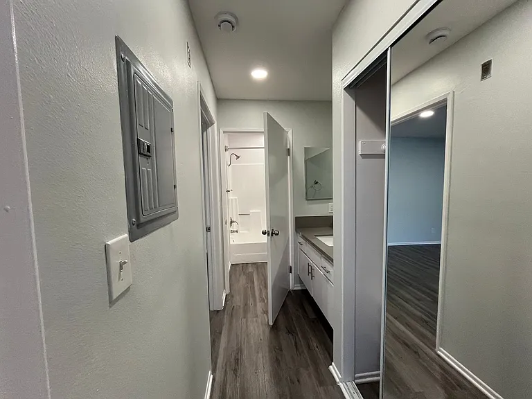 2039 North Las Palmas Ave — Photo 48