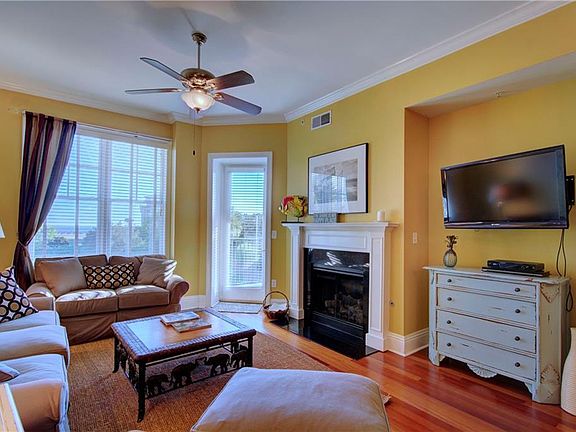 5th image of 30 Waterfront Dr APT 133