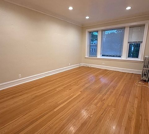 2nd image of 2042 W Farragut Ave APT 1S