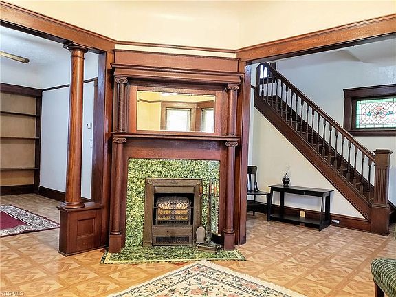 5th image of 3332 W 98th St