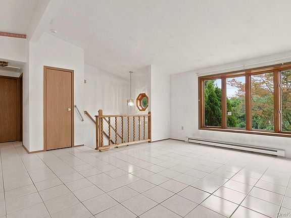 4th image of 86 Spackenkill Road