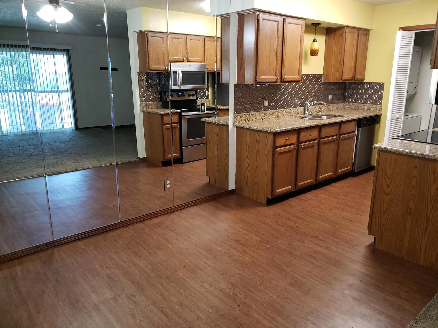 2 bed, 1050 sqft, $1,200 — Photo 4