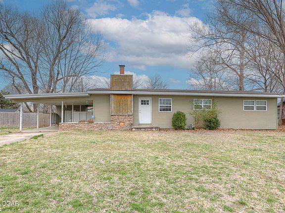 2nd image of 1610 S Saint Louis Ave