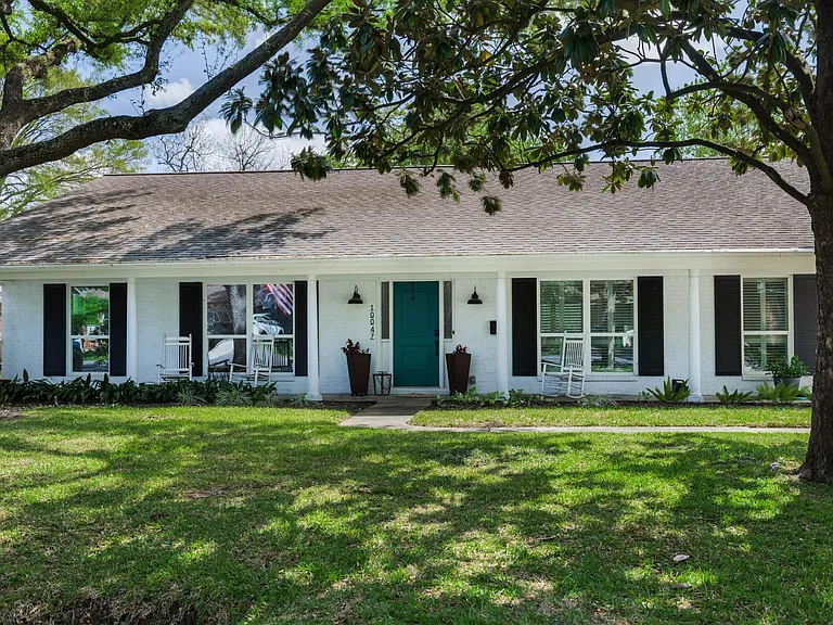 10047 Briarwild Ln — Photo 2