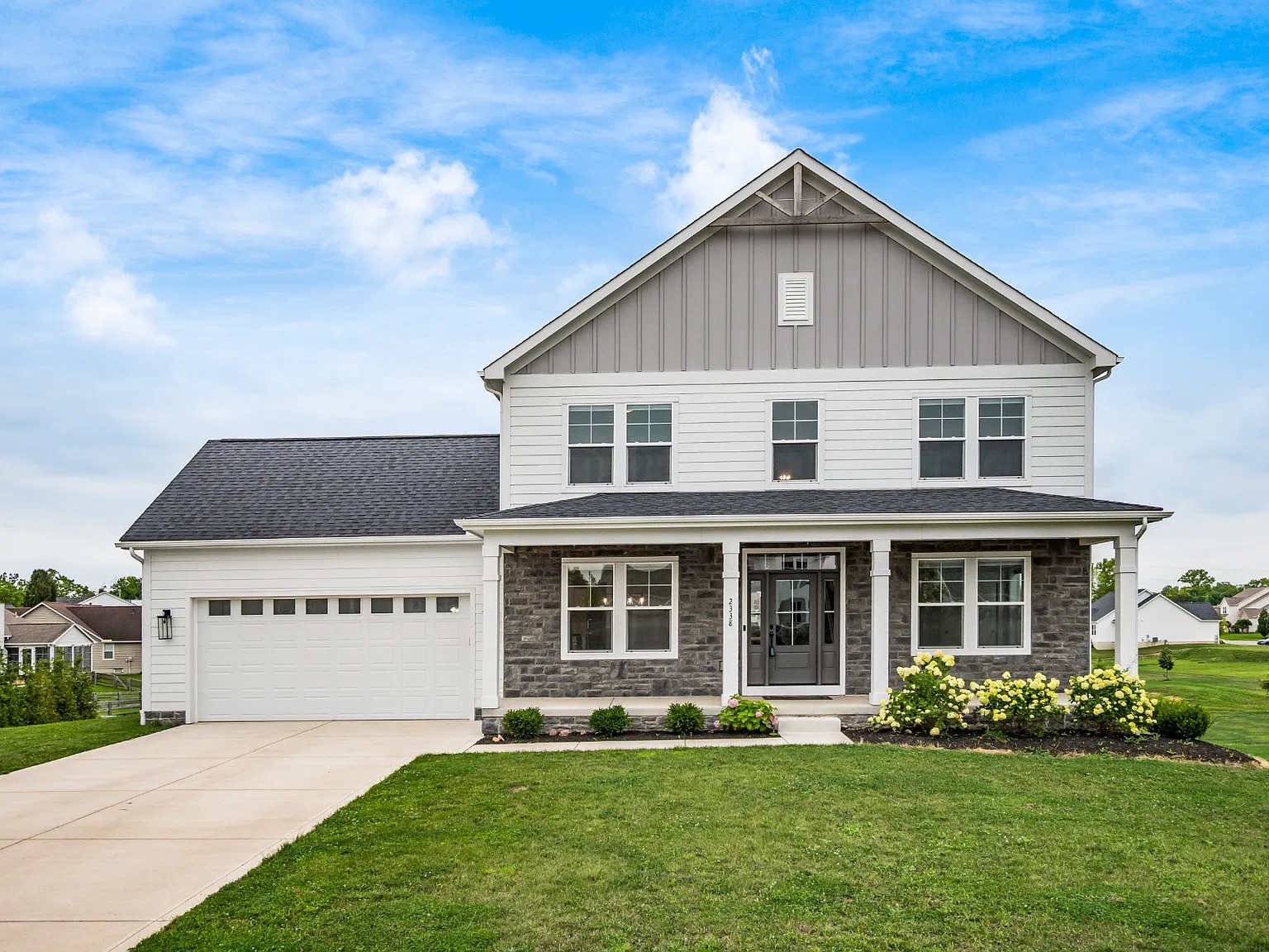 5 bed, 4.5 bath, 3995 sqft, $4,800 — Photo 1