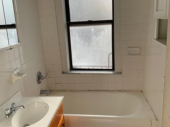 5th image of 1510 Beach Ave