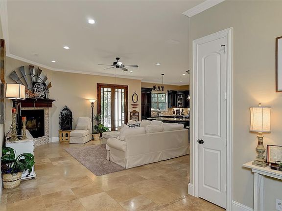 3rd image of 1611 Moreland Dr