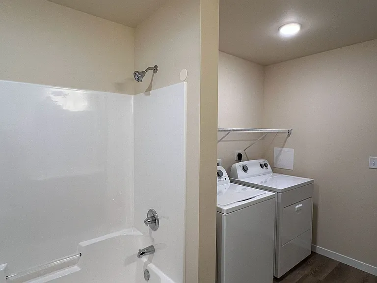 713 Caroline St — Photo 213