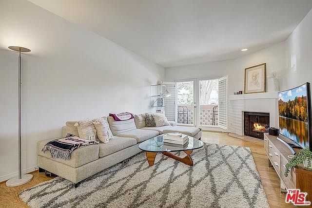 1st image of 11648 Mayfield Ave APT 103