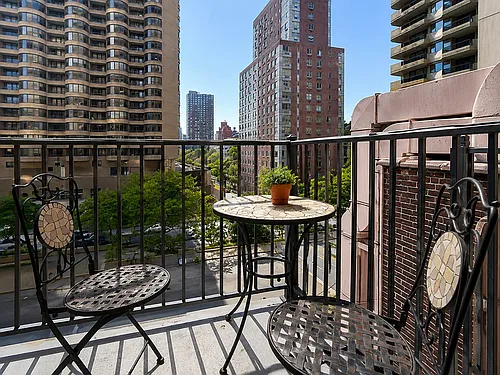 322 E 39th St #4C Photo 1