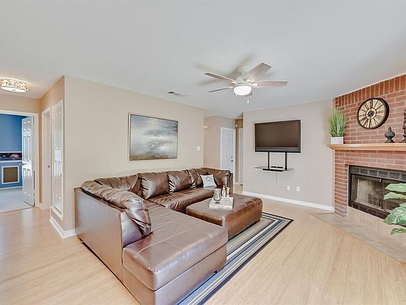 4th image of 1623 Oxford Dr