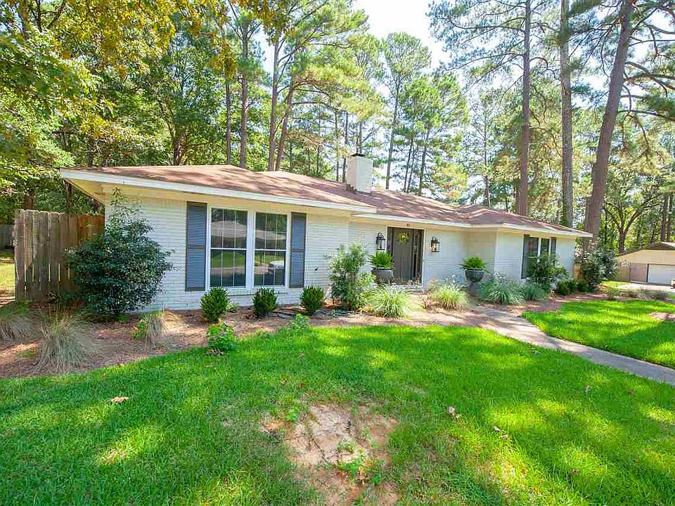 2nd image of 40 Pebble Hill Dr