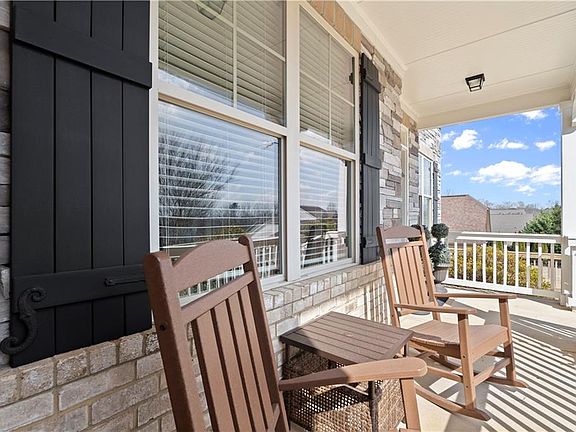 3rd image of 304 Carmichael Cir