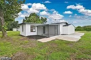 2 bed, 1.0 bath, 1272 sqft, $1,600 — Photo 3