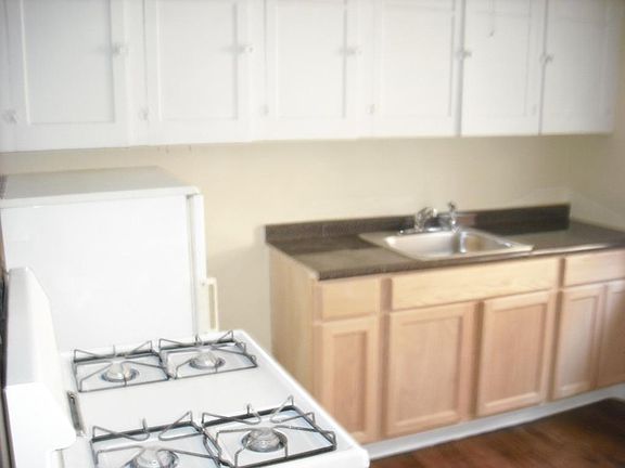 4th image of 496 Elmwood Ave APT 2