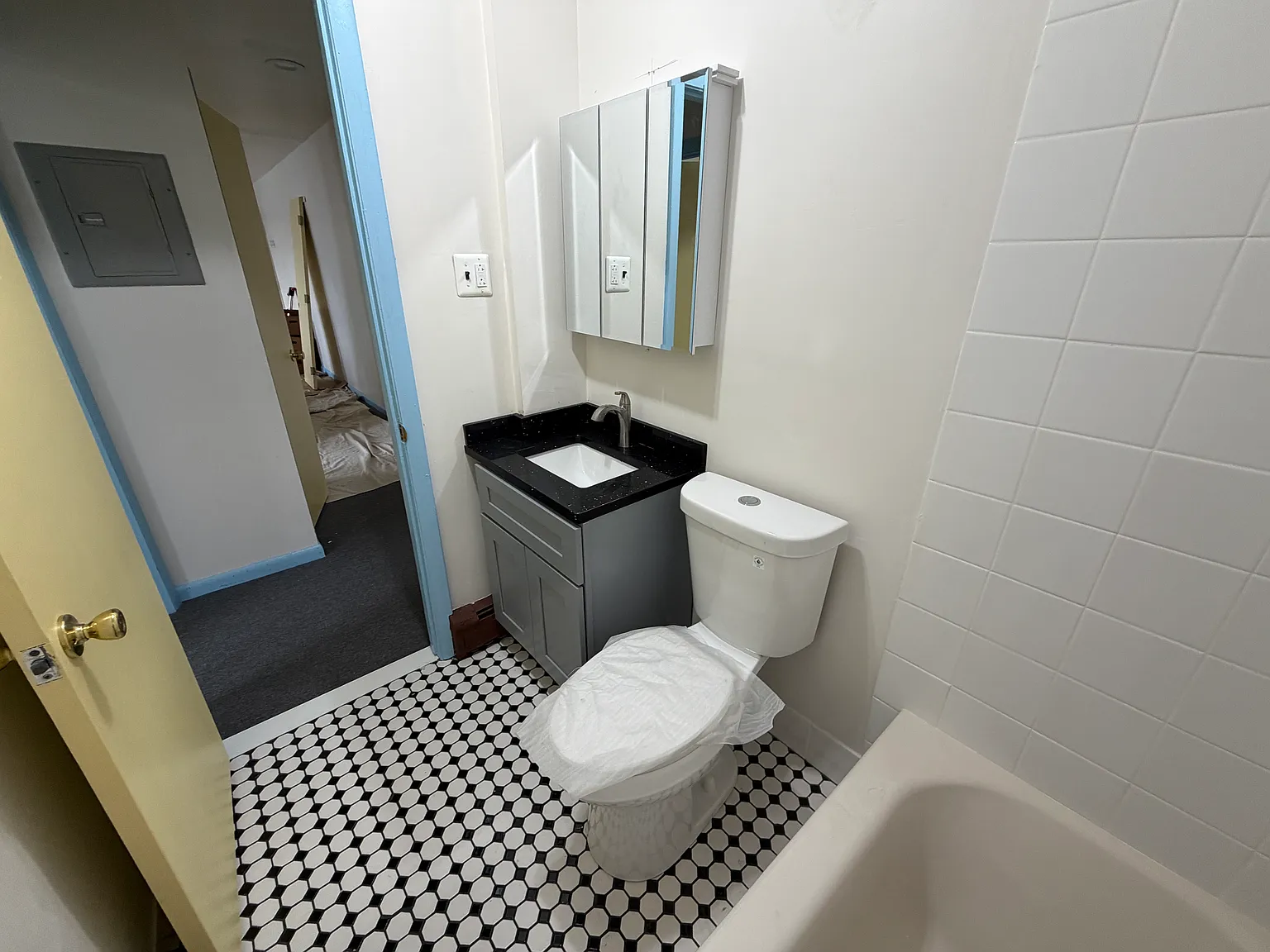 2 bed, 750 sqft, $1,450 — Photo 2
