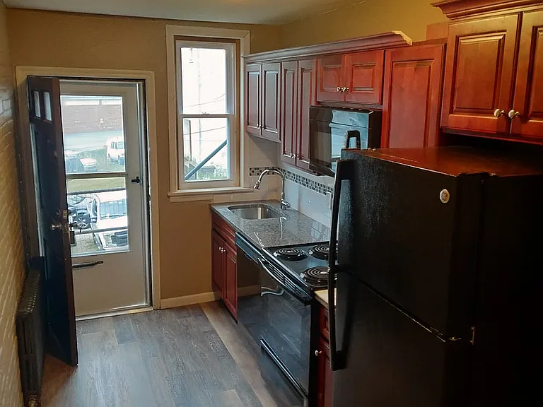228 W 3rd St #1 — Photo 1
