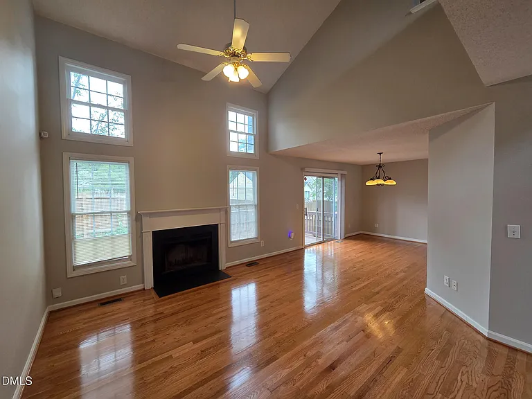 549 Mountain Lake Dr — Photo 2