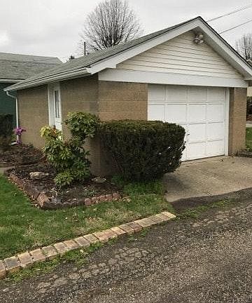 3rd image of 908 Burley Ave